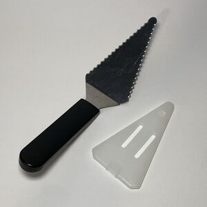 Pampered Chef Slice-N-Serve #1166 Serrated Pie Server w/ Storage Sleeve